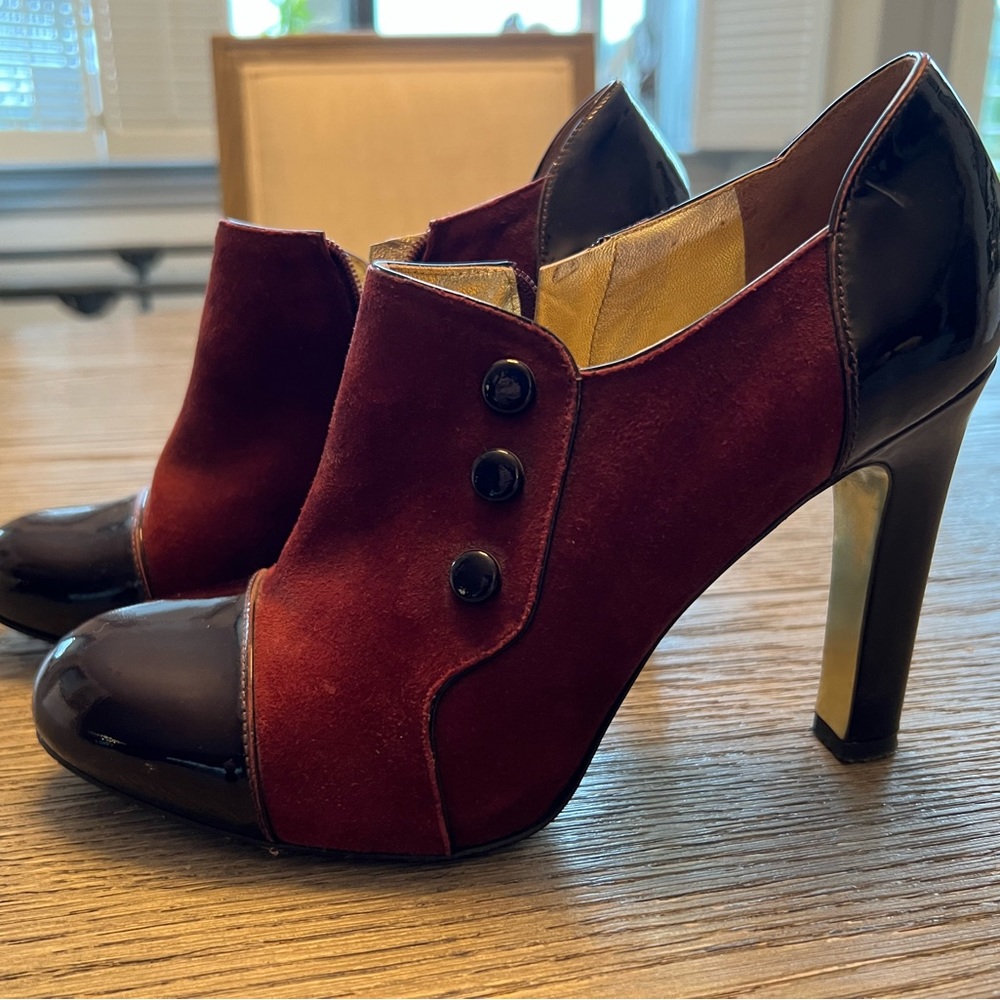 Womens Via Spiga bootie size 7.